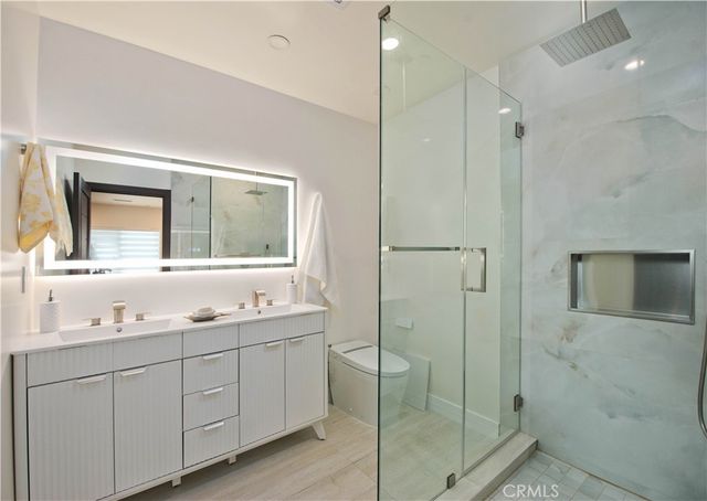 16158 Magnolia, Encino, CA 91436