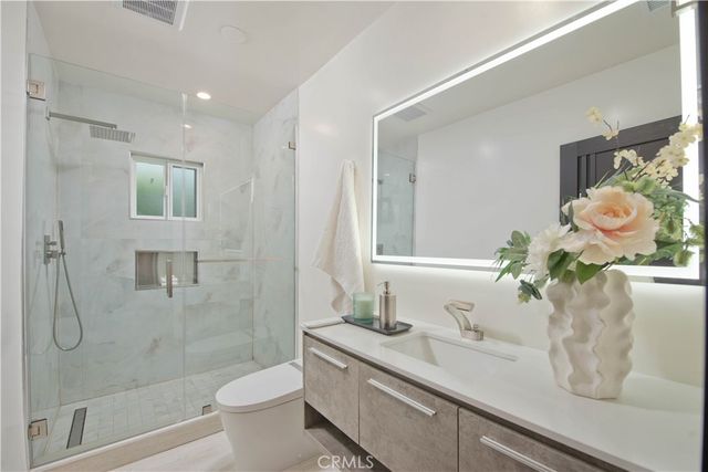 16158 Magnolia, Encino, CA 91436