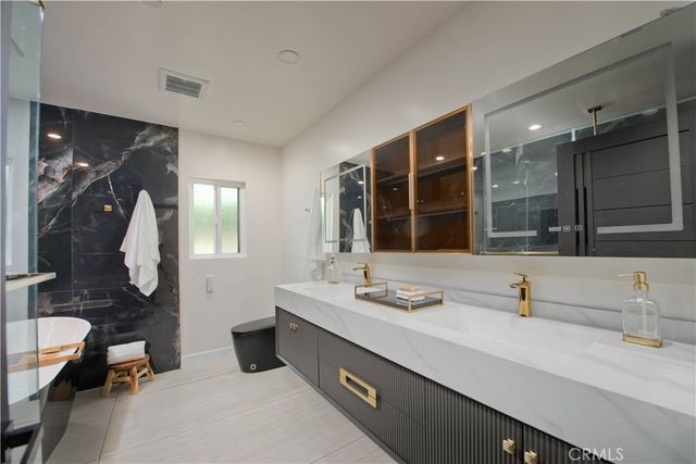 16158 Magnolia, Encino, CA 91436