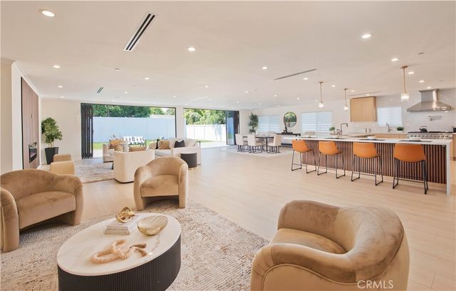 16158 Magnolia, Encino, CA 91436