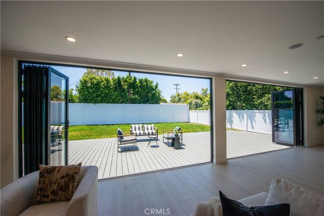 16158 Magnolia, Encino, CA 91436