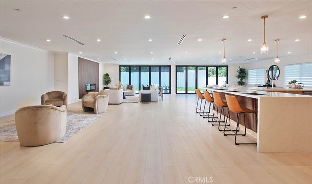 16158 Magnolia, Encino, CA 91436