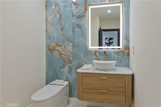 16158 Magnolia, Encino, CA 91436