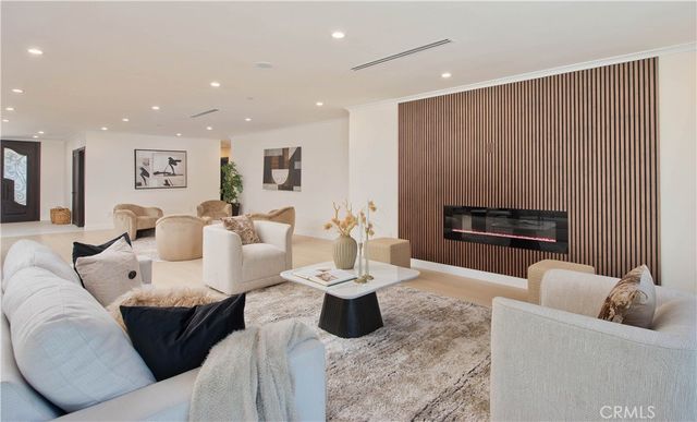16158 Magnolia, Encino, CA 91436