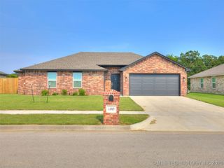 14969 S Poplar Place, Glenpool, OK 74033