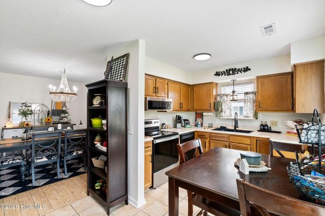 2932 New Town Drive, Wilmington, NC 28405