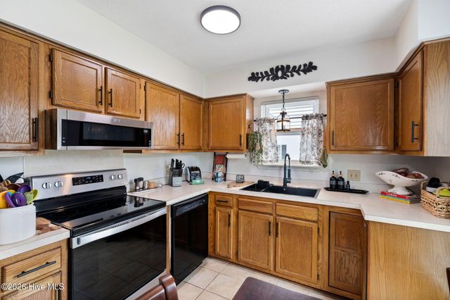 2932 New Town Drive, Wilmington, NC 28405