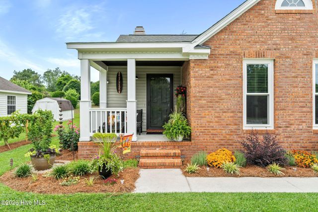 2932 New Town Drive, Wilmington, NC 28405
