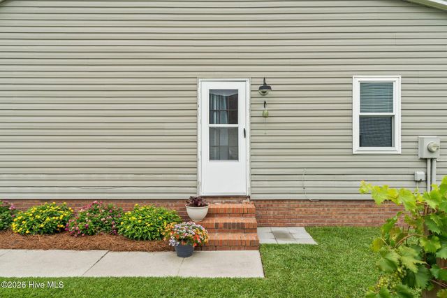 2932 New Town Drive, Wilmington, NC 28405