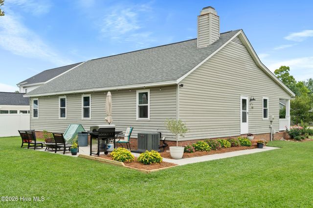 2932 New Town Drive, Wilmington, NC 28405