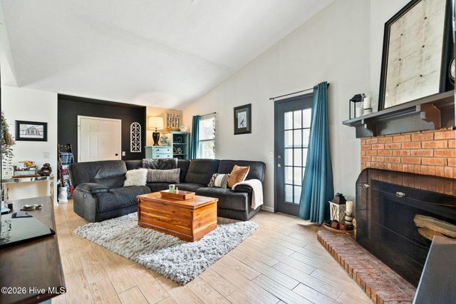 2932 New Town Drive, Wilmington, NC 28405