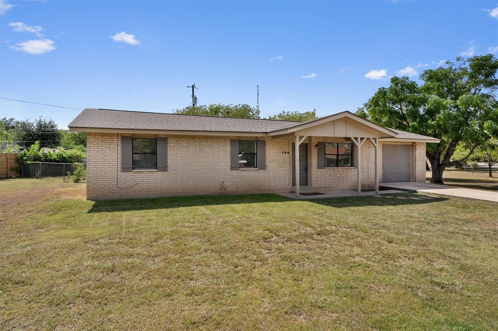 108 Hitching Post DR, Kyle, TX 78640