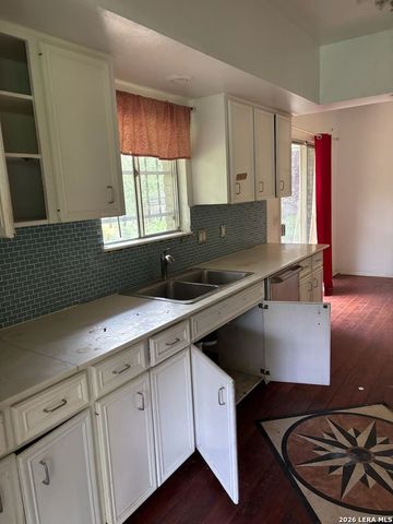 10118 N Manton, San Antonio, TX 78213