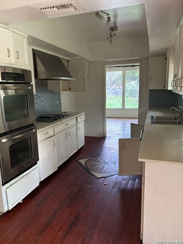 10118 N Manton, San Antonio, TX 78213