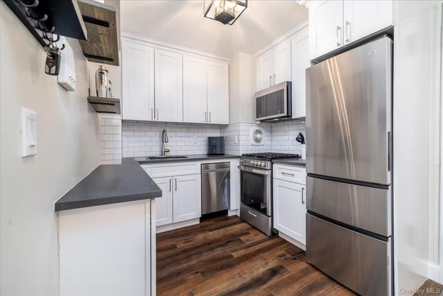 370 W Broadway 3M, Long Beach, NY 11561