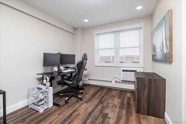 370 W Broadway 3M, Long Beach, NY 11561
