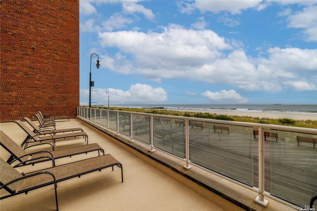 370 W Broadway 3M, Long Beach, NY 11561