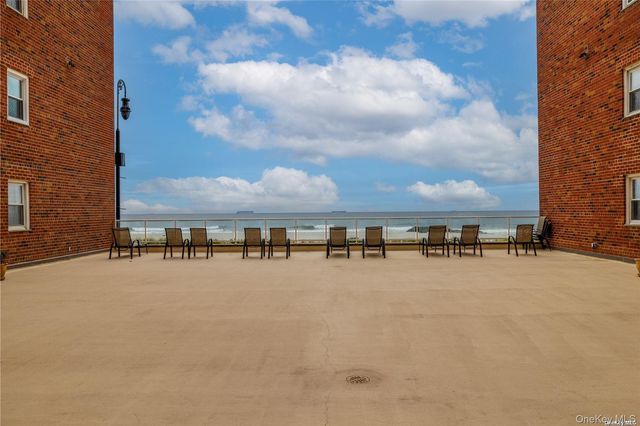 370 W Broadway 3M, Long Beach, NY 11561