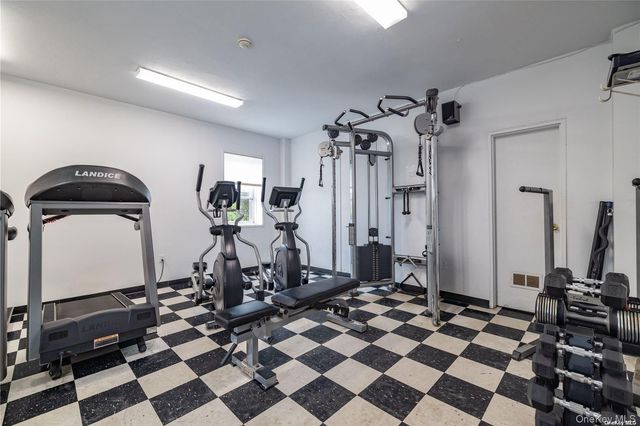 370 W Broadway 3M, Long Beach, NY 11561
