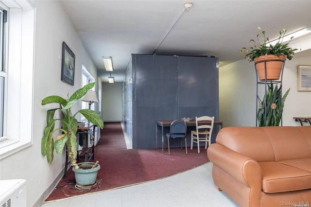 370 W Broadway 3M, Long Beach, NY 11561