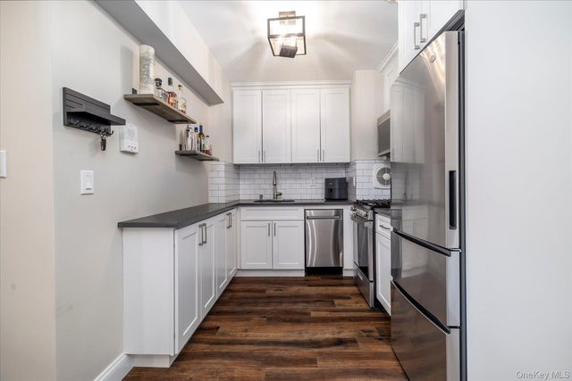 370 W Broadway 3M, Long Beach, NY 11561
