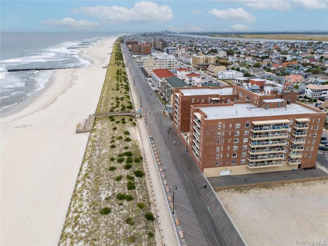 370 W Broadway 3M, Long Beach, NY 11561