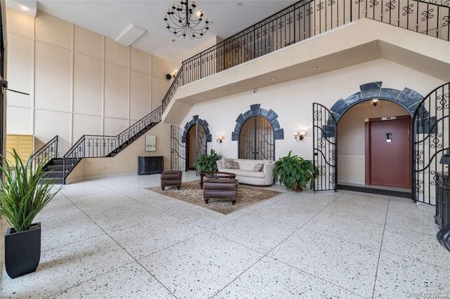 370 W Broadway 3M, Long Beach, NY 11561