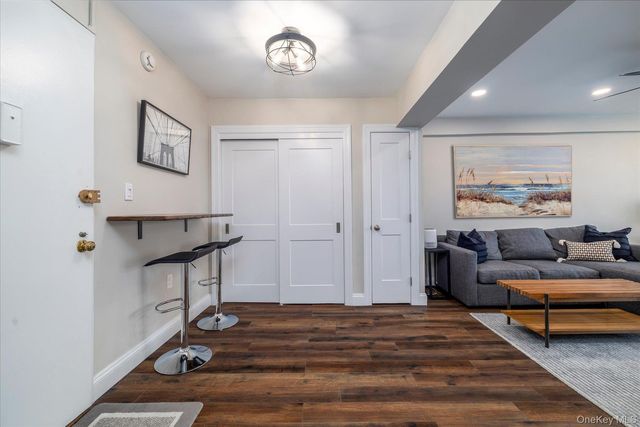 370 W Broadway 3M, Long Beach, NY 11561