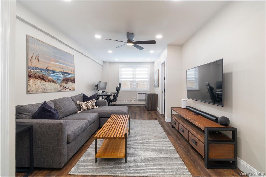 370 W Broadway 3M, Long Beach, NY 11561 — exterior