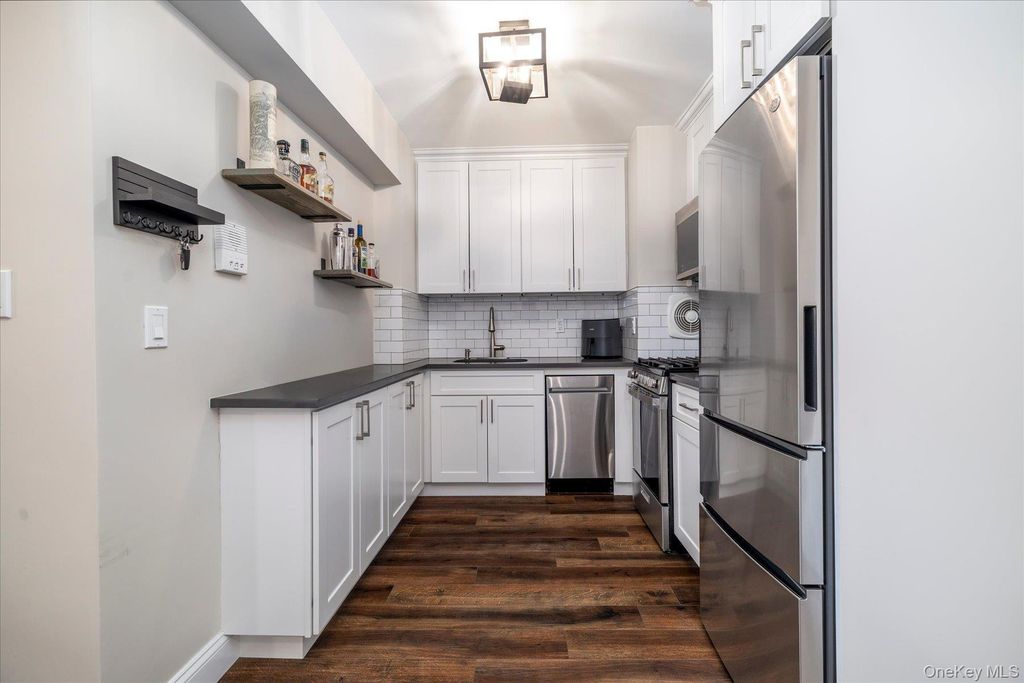 370 W Broadway 3M, Long Beach, NY 11561 — photo 3
