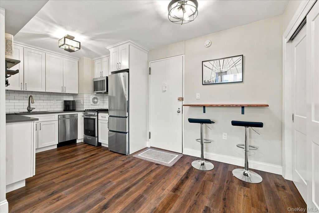 370 W Broadway 3M, Long Beach, NY 11561 — photo 4