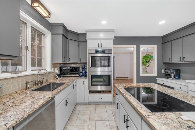 5 Bedros St, Windham, NH 03087