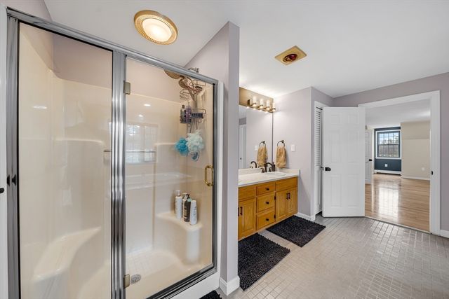 5 Bedros St, Windham, NH 03087