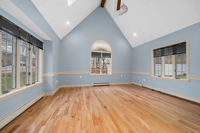 5 Bedros St, Windham, NH 03087