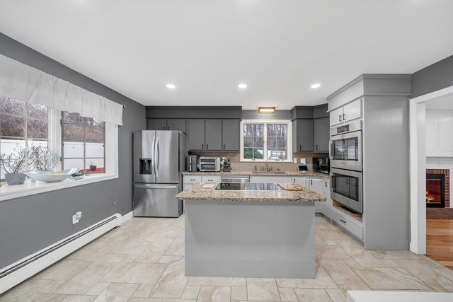 5 Bedros St, Windham, NH 03087