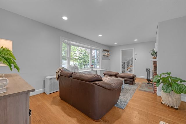 71 Morningside Rd, Worcester, MA 01602