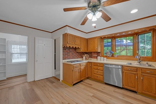 71 Morningside Rd, Worcester, MA 01602
