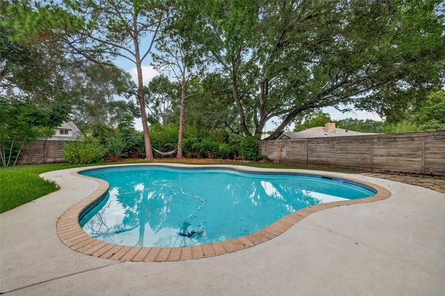 1602 Big Lake Drive, Houston, TX 77077