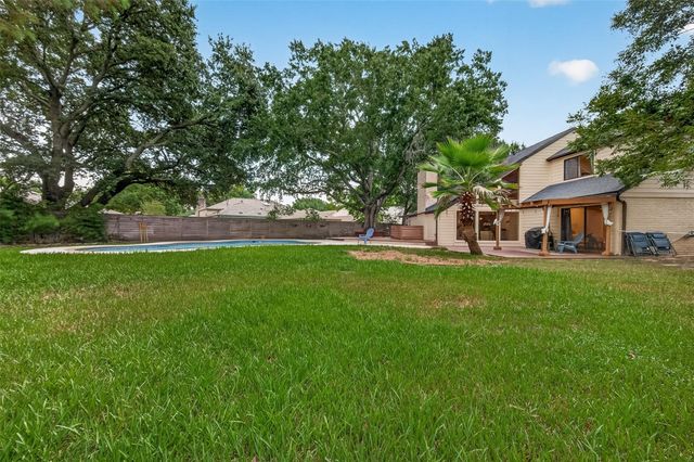 1602 Big Lake Drive, Houston, TX 77077