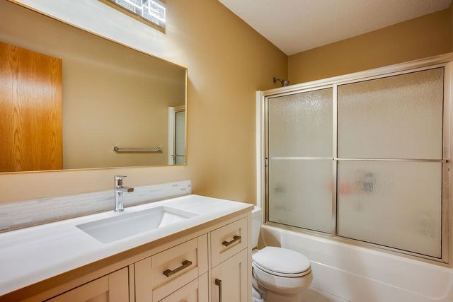 2121 S Upland Hills, Wichita, KS 67235