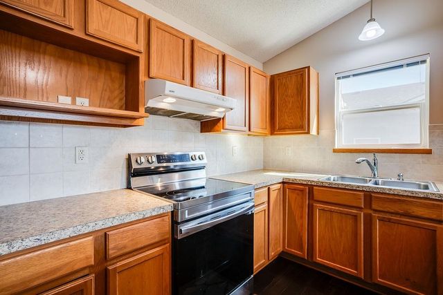 2121 S Upland Hills, Wichita, KS 67235