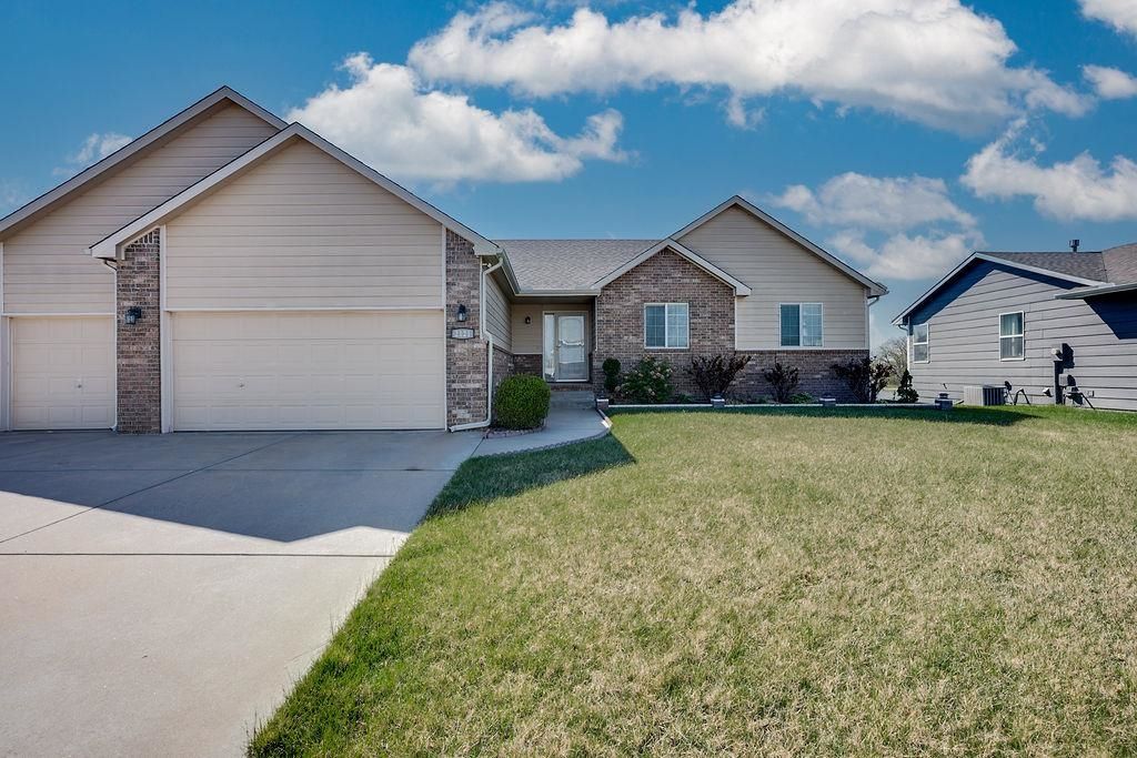 2121 S Upland Hills, Wichita, KS 67235
