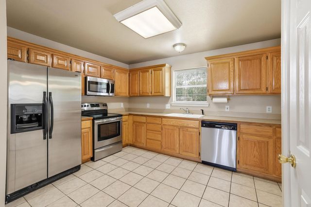 210 Bryant Street, Pottsboro, TX 75076