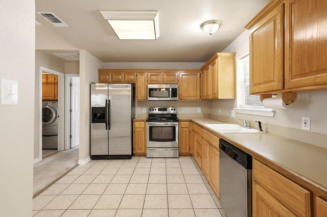 210 Bryant Street, Pottsboro, TX 75076