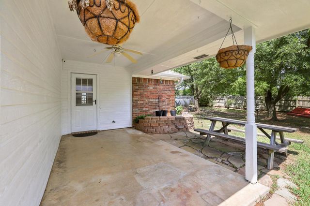 210 Bryant Street, Pottsboro, TX 75076