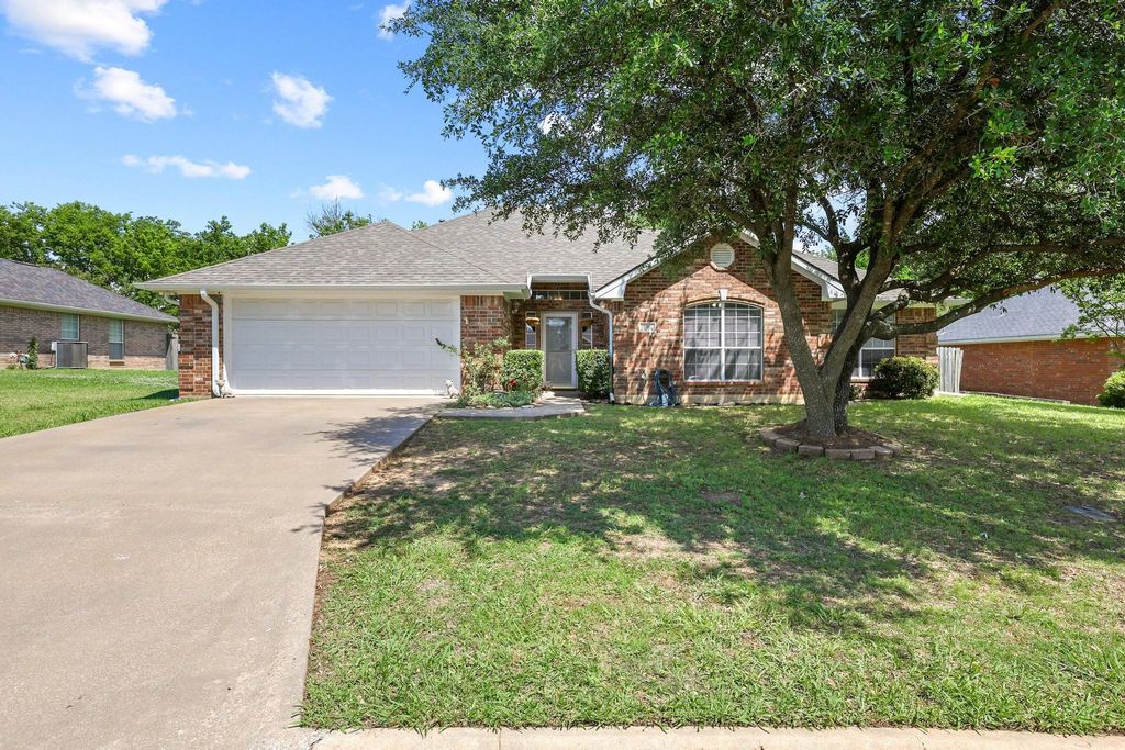 210 Bryant Street, Pottsboro, TX 75076