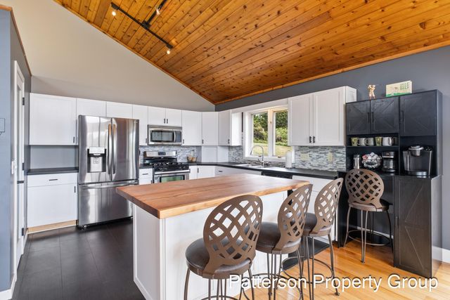 4154 S Sunset Drive, Fremont, MI 49412