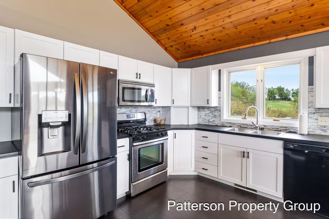 4154 S Sunset Drive, Fremont, MI 49412