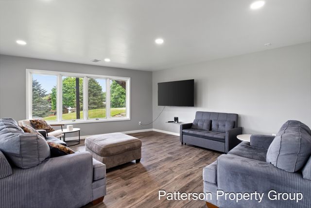 4154 S Sunset Drive, Fremont, MI 49412