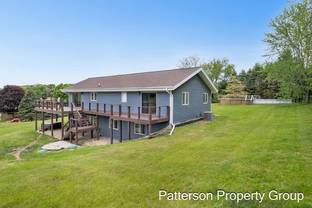 4154 S Sunset Drive, Fremont, MI 49412